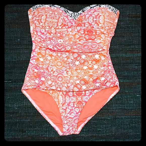 Tommy Bahama Other - Like new Tommy Bahama Strapless swimsuit